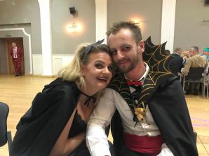 [VIDEO] Franciszek Jamniuk otworzył dziś Bal Charytatywny w Dębnie. Komplety pamiątek do licytacji przekazał Krzysztof Rutkowski