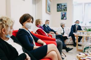 [VIDEO] Premier Mateusz Morawiecki odwiedził seniorów w Dziennym Domu Senior+ w Błoniu