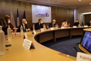 Minister Piotr Nowak w Paryżu: sprawiedliwa transformacja energetyczna to ochrona europejskiego przemysłu i miejsc pracy