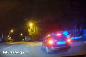 [VIDEO] Nocna szarża ulicami miasta. Kierowca po narkotykach zatrzymany po pościgu