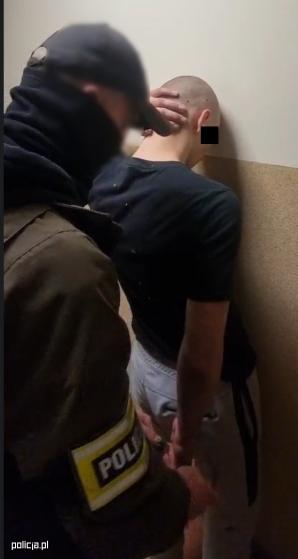 Nie udało się ukraść kobietom torebek, to ukradli 120 bułek