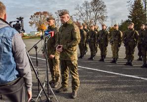 Żołnierze Kompanii Reprezentacyjnej Wojsk Obrony Terytorialnej przygotowani do centralnych uroczystości Narodowego Święta Niepodległości.