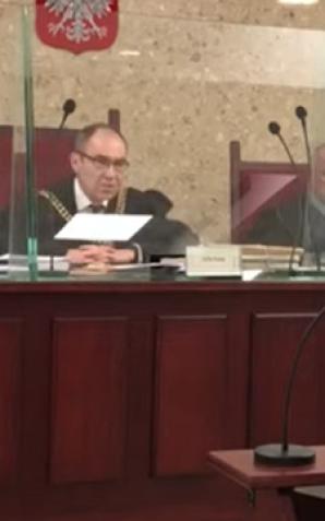  [VIDEO] Akt oskarżenia przeciwko ulubienicy Sądu Apelacyjnego w Szczecinie złożył Kamil Sękowski za agresywne, internetowe pomówienia! Po łagodnym potraktowaniu kobiety przez sędziego Piotra Brodniaka, obelżywie zaatakowała Kamila Sękowskiego w Internecie