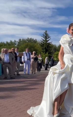 [VIDEO] PATRIOT24 EXCLUSIVE : Syn Mai i Krzysztofa Rutkowskich dostał na komunię sportowe BMW