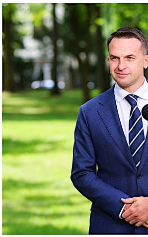 [VIDEO] Minister Adam Szłapka rzecznikiem prasowym rządu