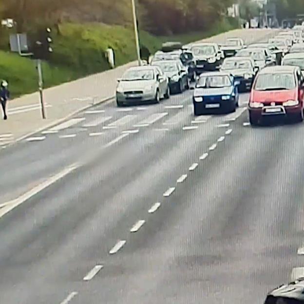 [VIDEO] Poród zaczął się w godzinach szczytu i w miejskim korku. Policjanci pomogli dojechać do szpitala na czas