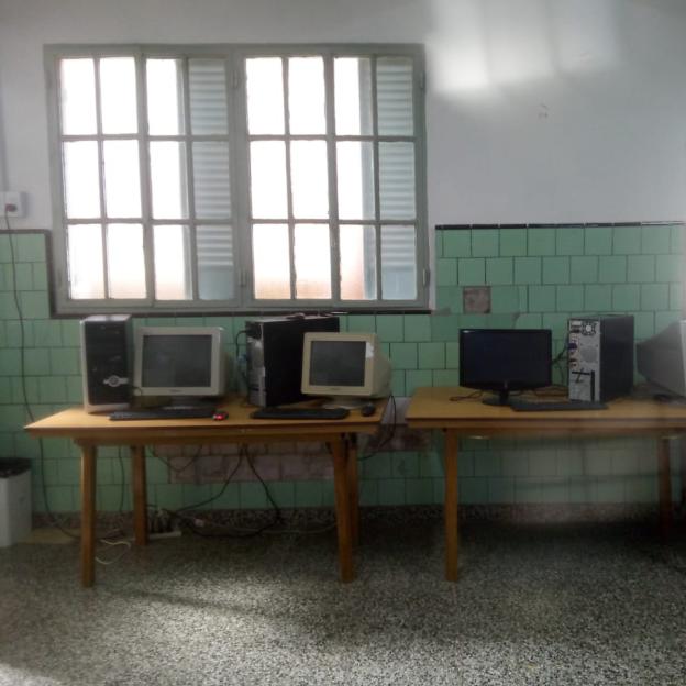 Zakup komputerów do szkoły w General Conesa w Argentynie