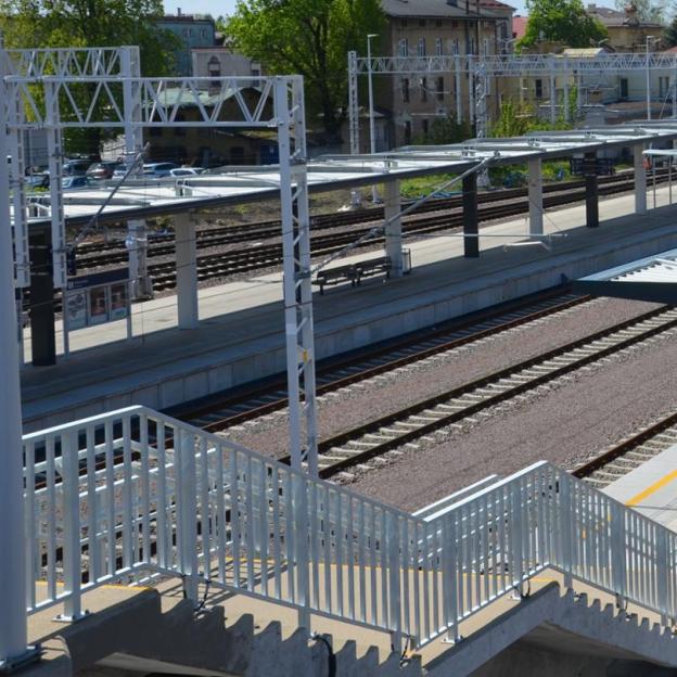 Nowy peron z bezpiecznym przejściem pod torami w Czechowicach-Dziedzicach