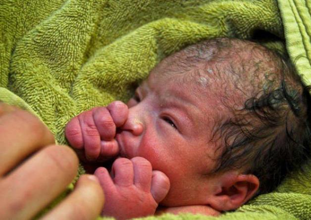 Polscy żołnierze uratowali porzucone niemowlę