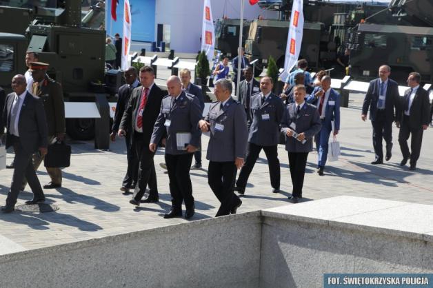 Międzynarodowy Salon Przemysłu Obronnego 2015 z policyjnymi akcentami w Kielcach