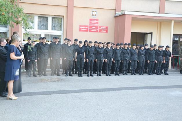 W gliwickiej średniej szkole otwarto klasy mundurowe – wojskową i policyjną