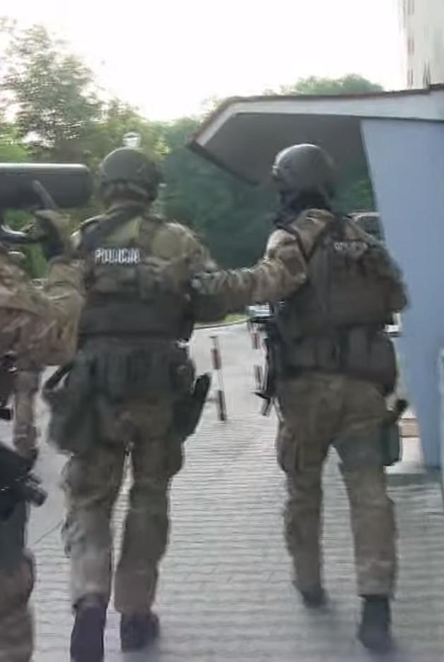 [VIDEO] Krakowscy policjanci zatrzymali sprawców brutalnego napadu na nastolatków