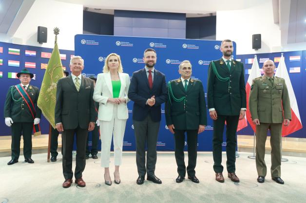[VIDEO] O budowaniu sił zbrojnych Rzeczypospolitej i budowaniu  wspólnoty narodowej W. Kosiniak-Kamysz na spotkaniu z Polskim Związkiem Łowieckim 